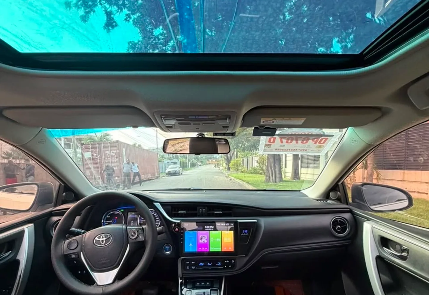 Toyota Corolla Plugin Hybrid — view photo 4
