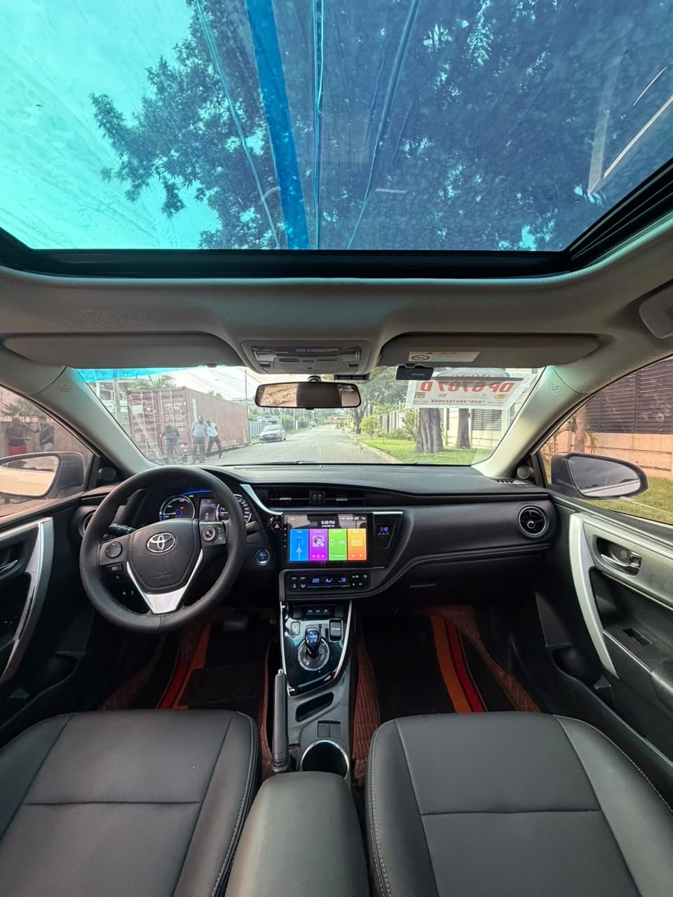 Toyota Corolla Plugin Hybrid — view photo 4