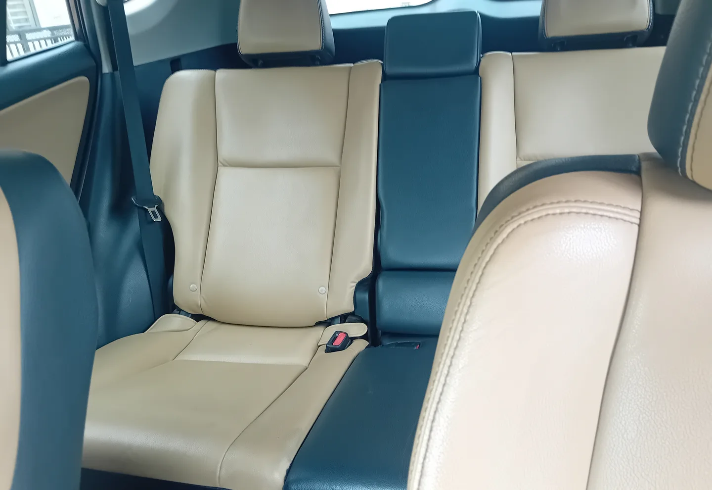 Toyota RAV 4 Limited Edition — view photo 4