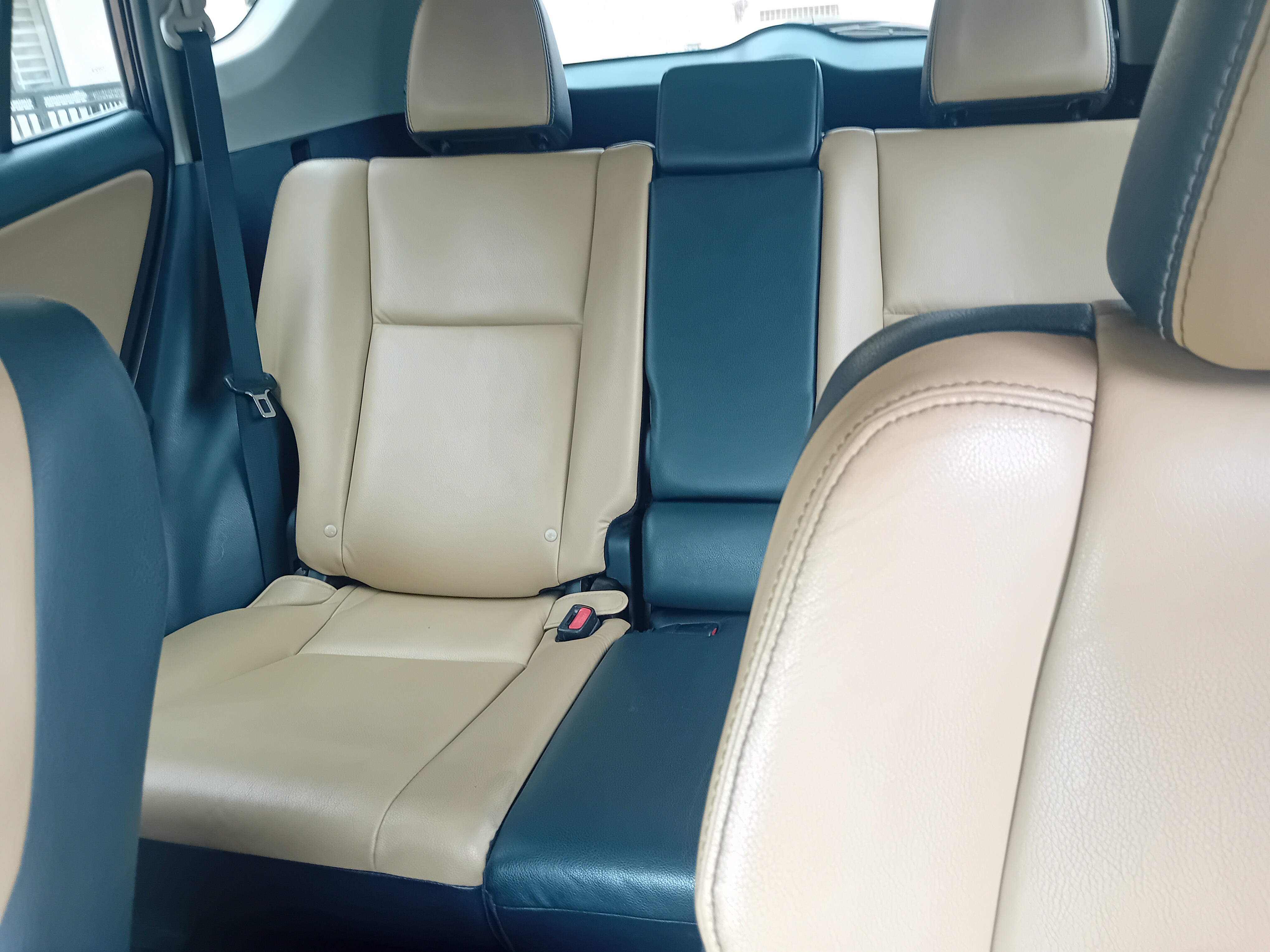 Toyota RAV 4 Limited Edition — view photo 4