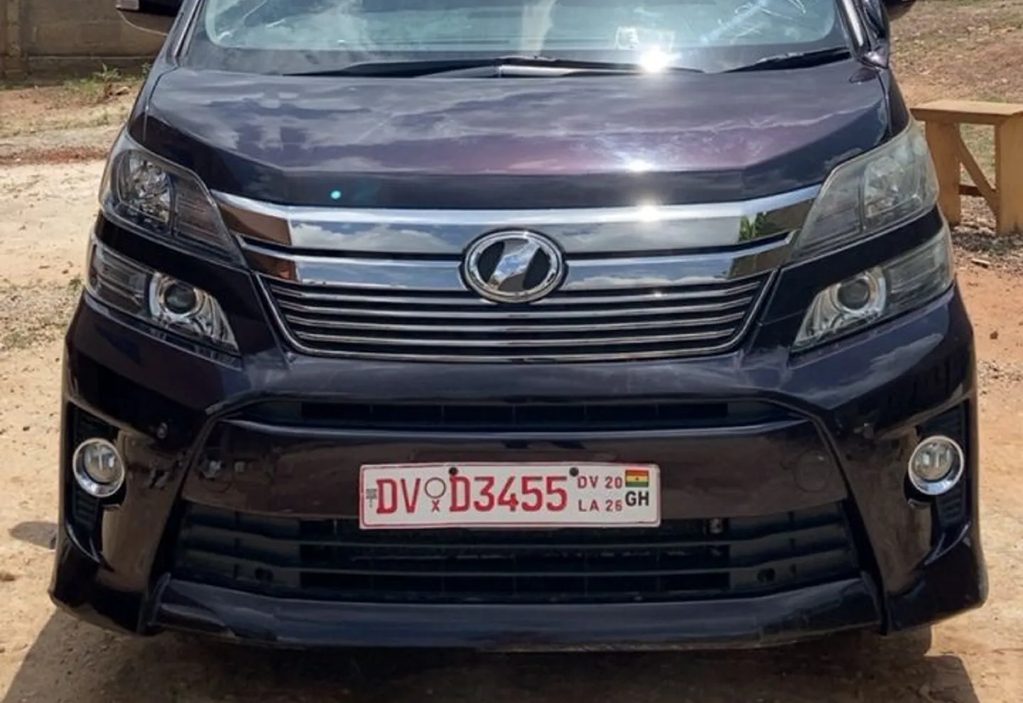 Toyota Vellfire — photo 1