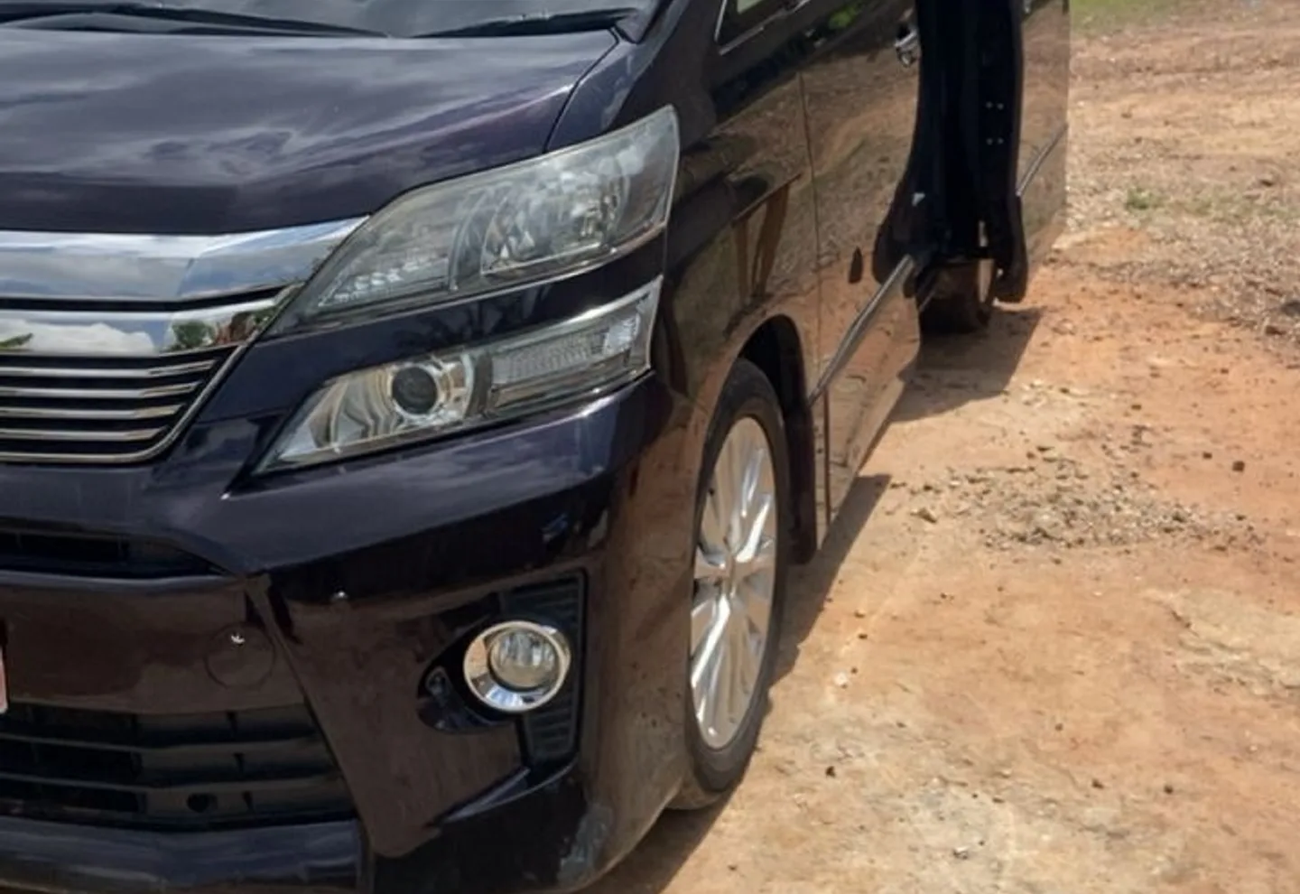 Toyota Vellfire — view photo 2
