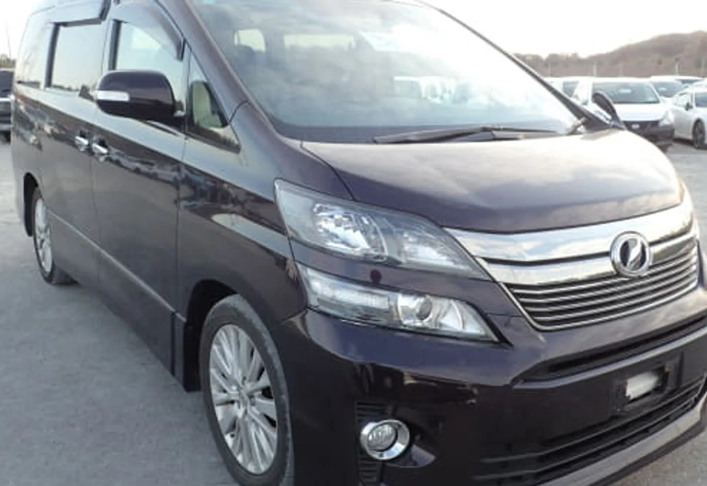 Toyota Vellfire — photo 1