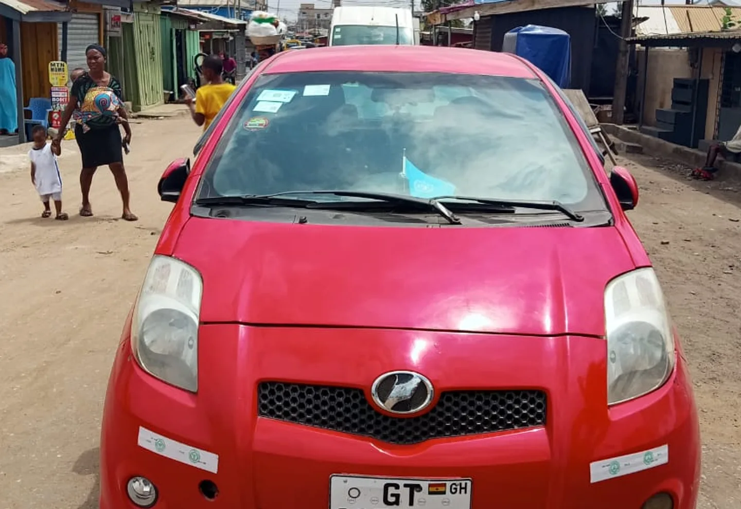 Toyota Vitz — photo 1