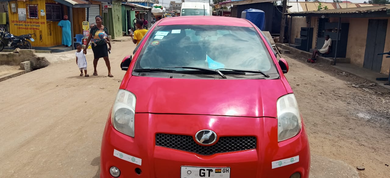 Toyota Vitz — photo 1
