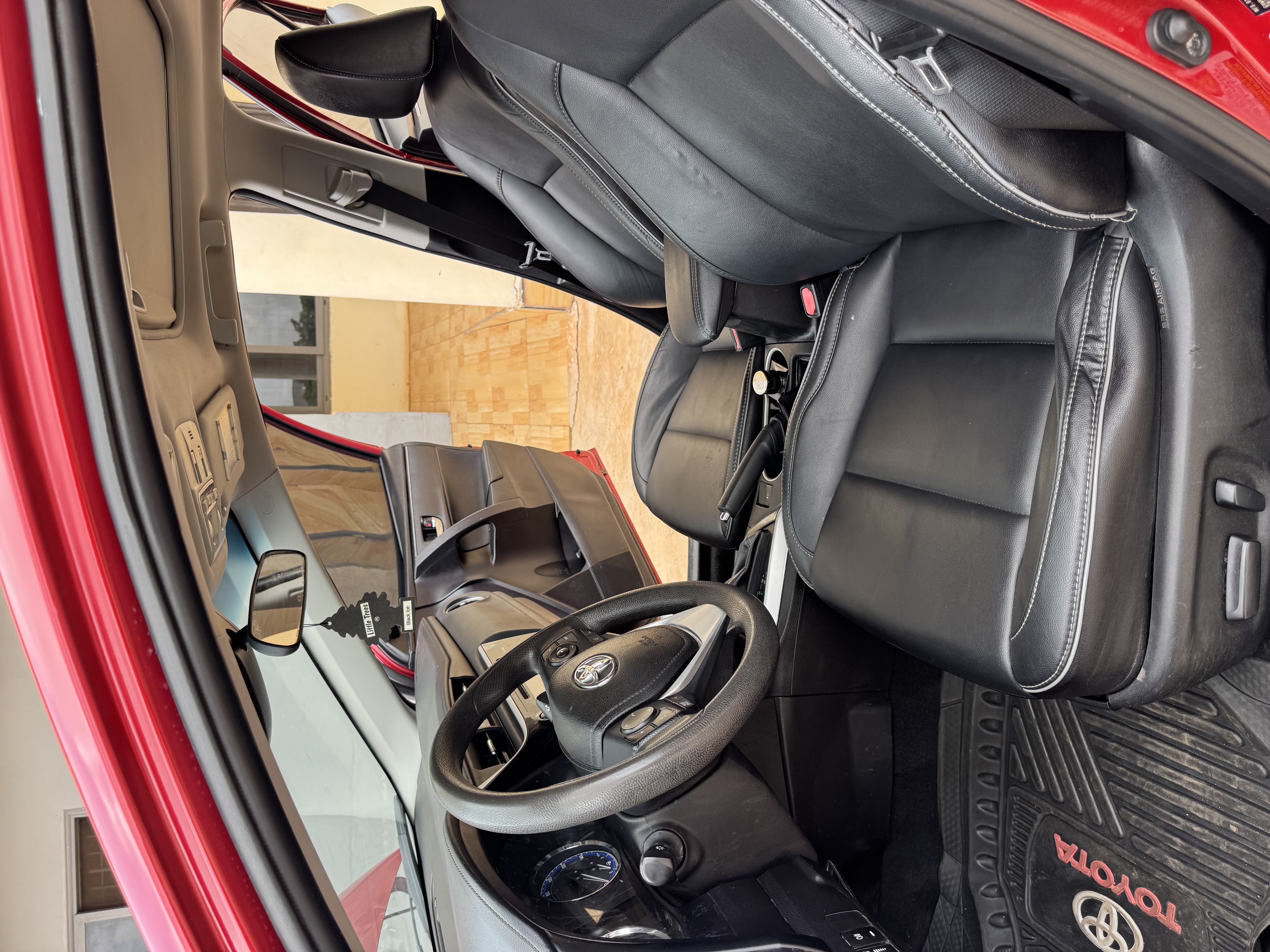 Toyota Corolla — photo 1