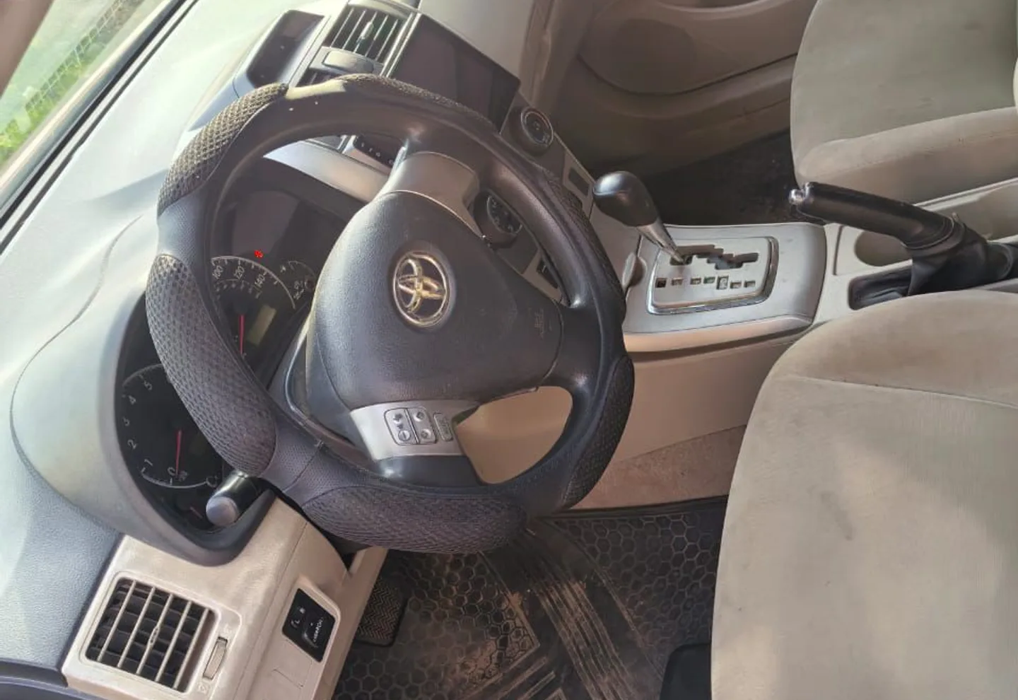 Toyota Corolla — view photo 4