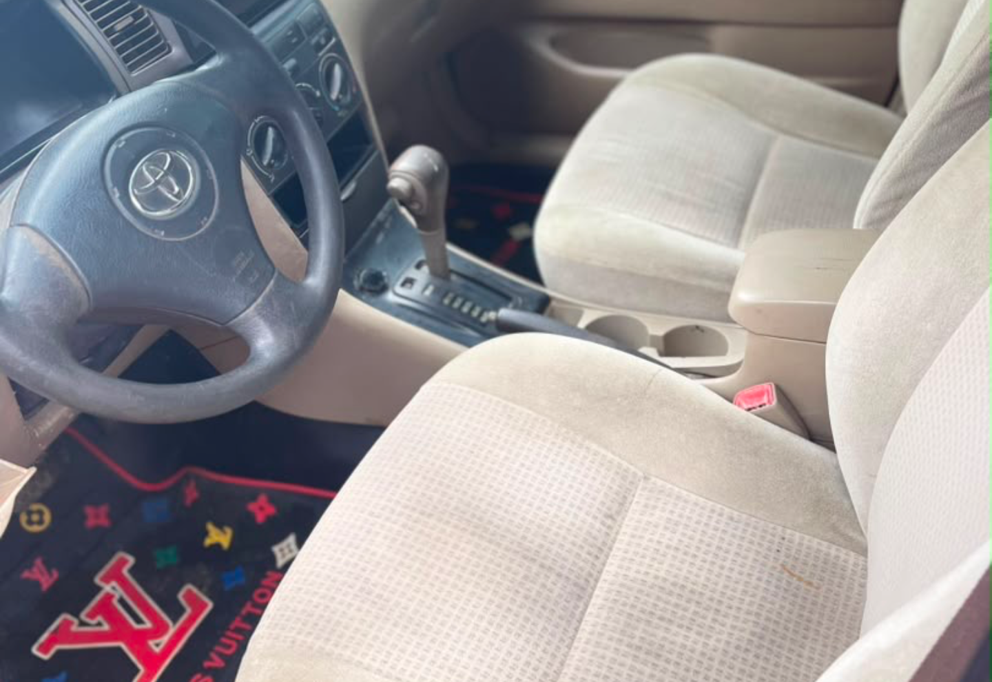 Toyota Corolla — view photo 2