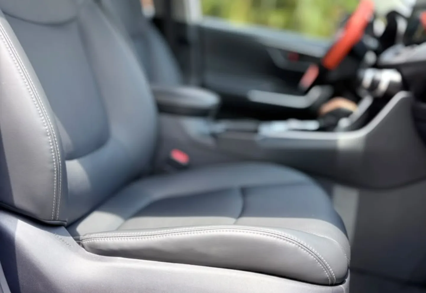 Toyota RAV4   XLE — view photo 2