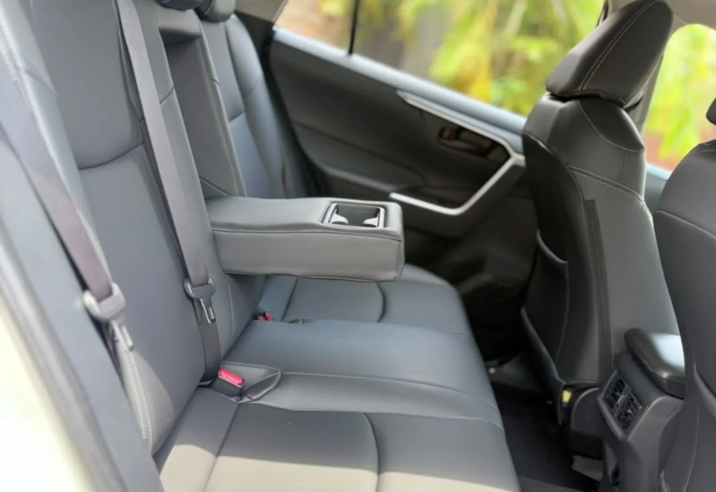 Toyota RAV4   XLE — view photo 3