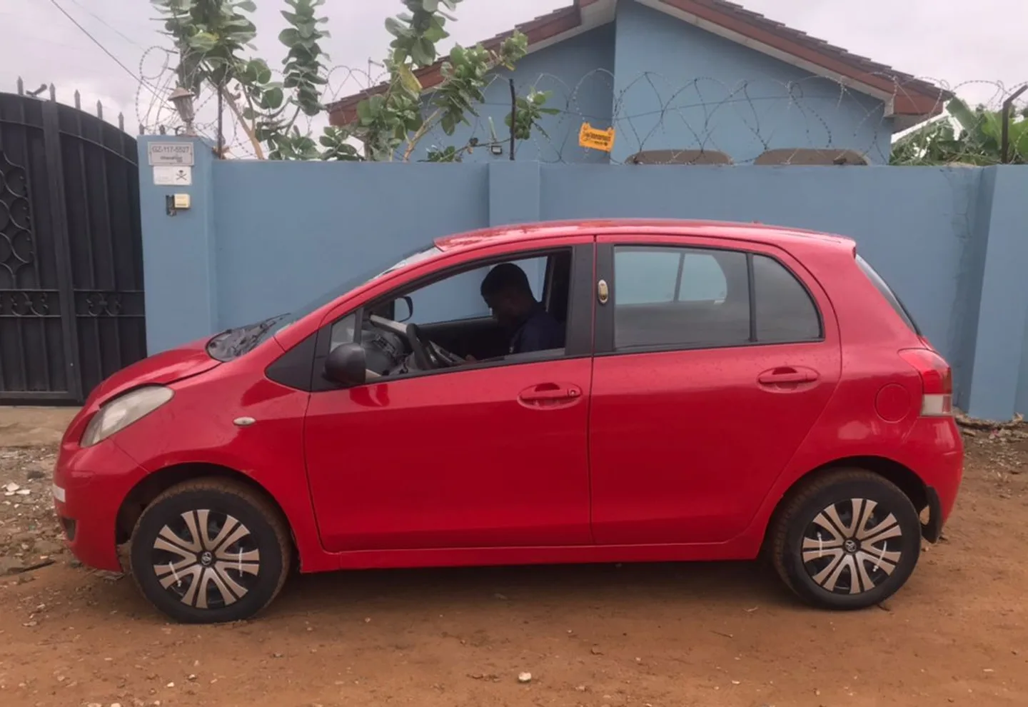 Toyota Yaris — photo 1