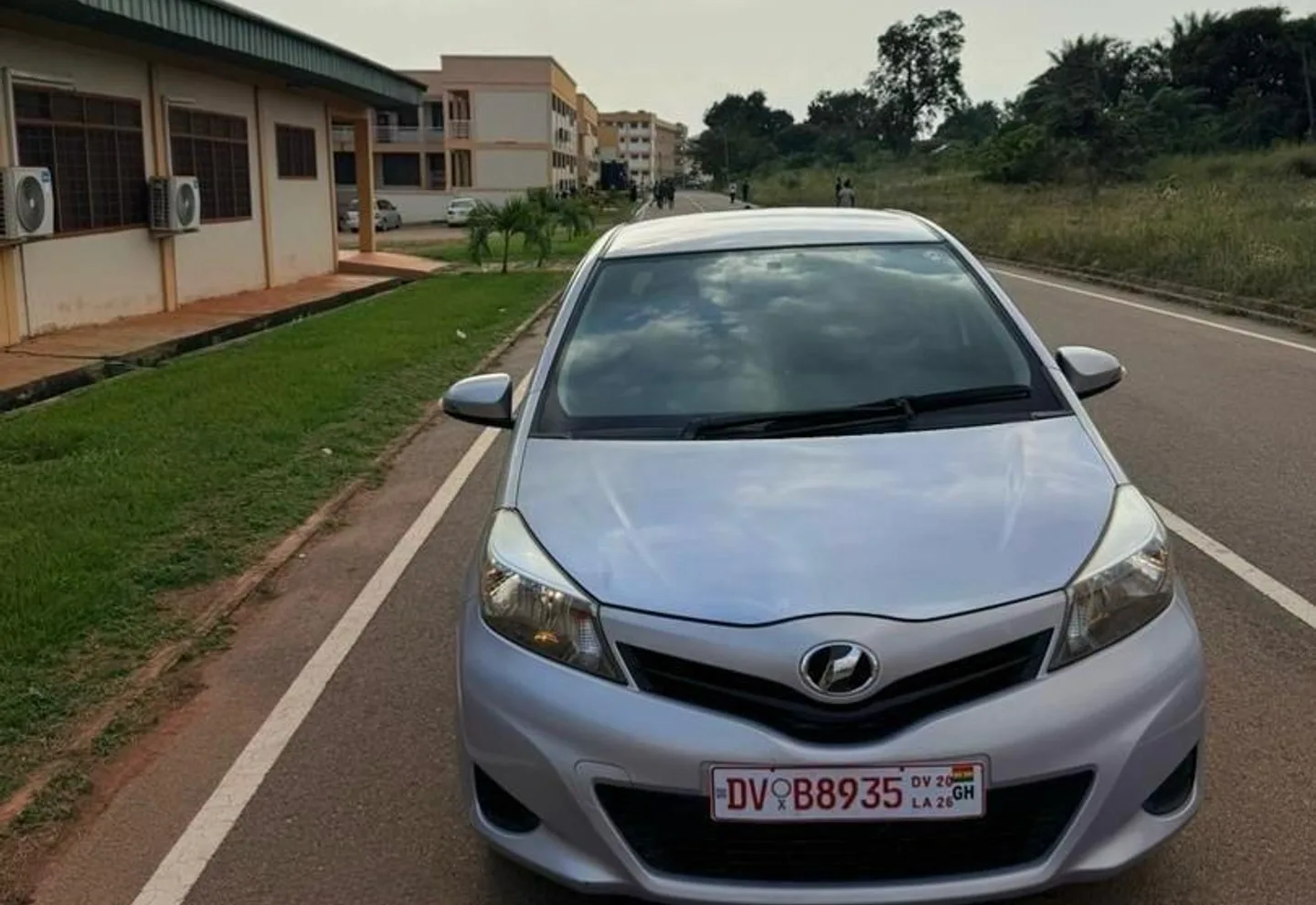 Toyota Vitz — view photo 2