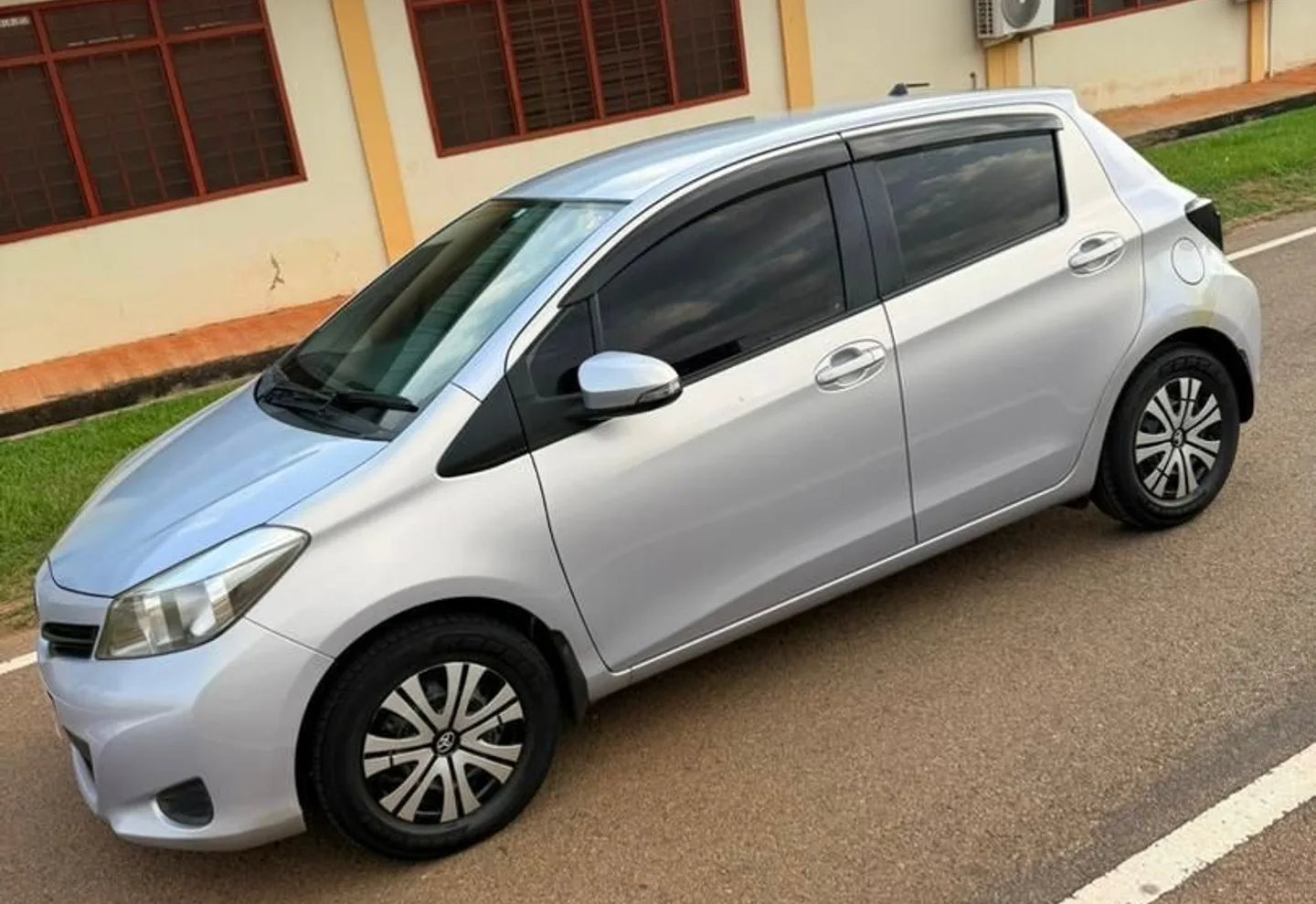 Toyota Vitz — view photo 3